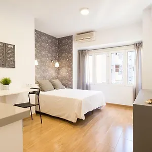 https://lucia-city-beach-malagueta-2.1costadelsol.com